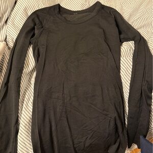 Lululemon Swiftly Tech Long-Sleeve Shirt 2.0
Hip Length